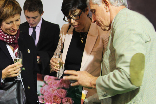 Présentation de la rose PRINCESSE CHARLENE DE MONACO® Meidysouk en Russie lors de Fleurs Expo 2015